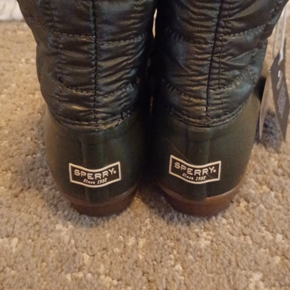 New Sperry Saltwater Shiny Quilted Duck  Boot